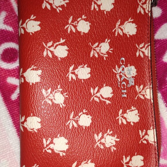 COACH RED Wristlet - Picture 4 of 4